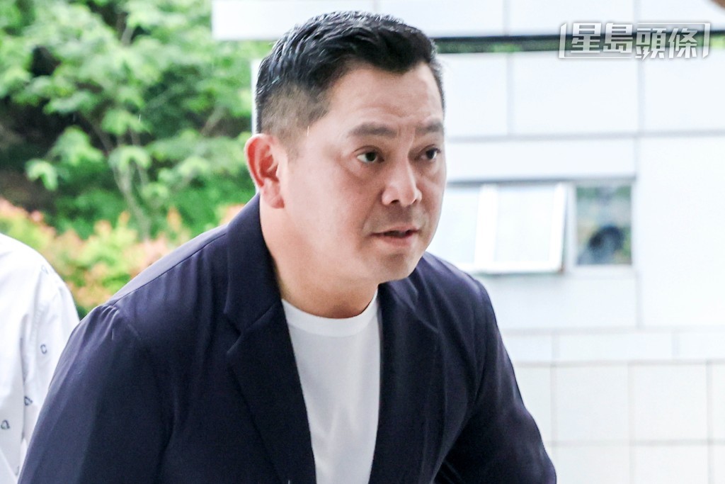 Chow Hai Yen(图)与黄有龙同属案中被告。何家豪摄 Chow Hai Yen(图)与黄有龙同属案中被告。何家豪摄