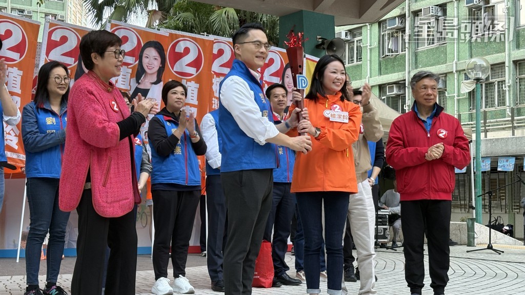 現任立法會議員梁熙站台支持。