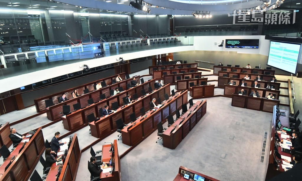 立法會環境事務委員會今日舉行會議。