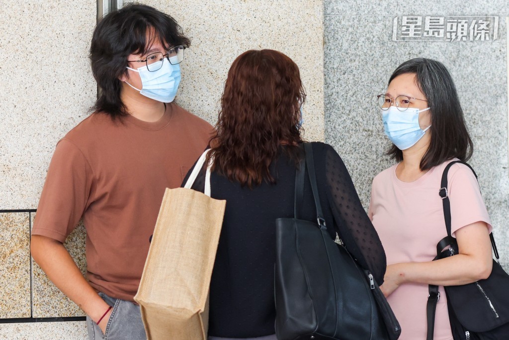 死者家屬。何家豪攝 死者家屬。何家豪攝