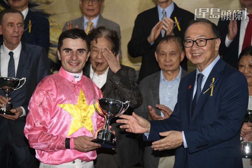 艾兆禮今季在沙田表現神勇，曾經在沙田連勝十六期，周日艾兆禮的坐騎不乏惡馬，有力交出理想成績。