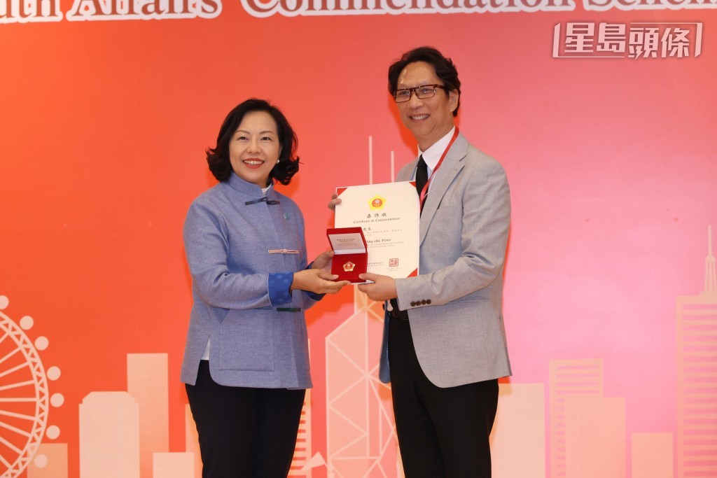 曾經養過「逍遙自在」馬主譚秉智，上周五在香港國際馬匹拍賣會中，與好友購入十九號拍賣會馬。