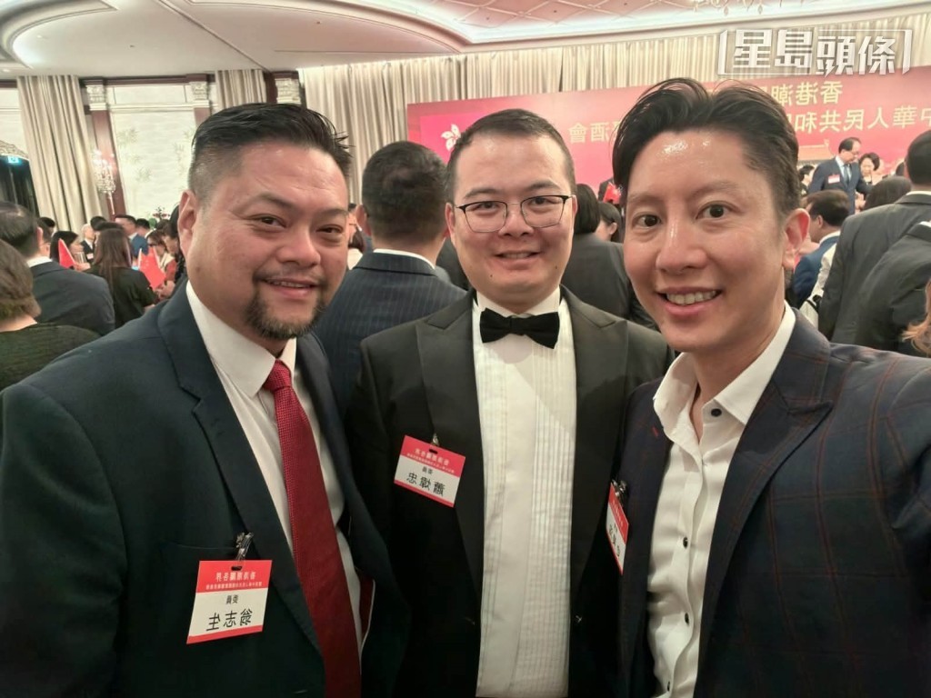 「寶成」系馬主蕭煒忠 (中) 與好友「駿先生」及「醒先生」馬主史昊洺 (右) 合照。 「寶成」系馬主蕭煒忠 (中) 與好友「駿先生」及「醒先生」馬主史昊洺 (右) 合照。