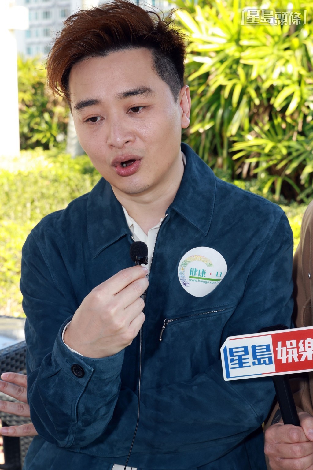 輝智爆拉姑為支持他紅館處男騷，訂了頗多飛。