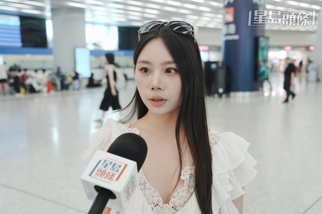 至於來自廣州的旅客孔小姐則打算在港逗留二日一夜。 至於來自廣州的旅客孔小姐則打算在港逗留二日一夜。