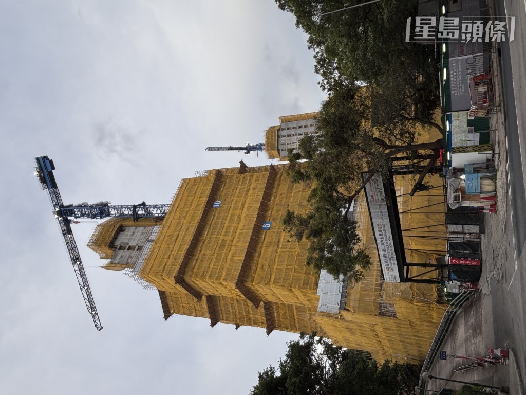 港大學生及員工宿舍 -西高山發展項目亦受影響。 港大學生及員工宿舍 -西高山發展項目亦受影響。