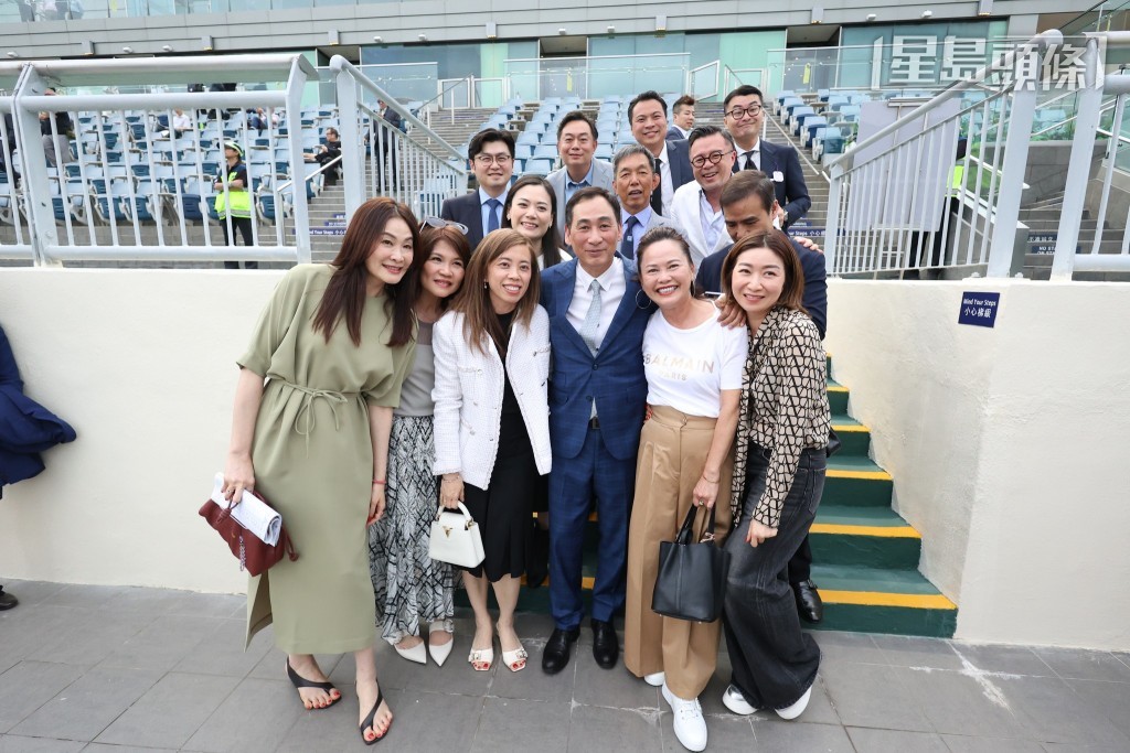 香港愛馬女士協會團體一班善心女馬主不時和丈夫出錢出力行善，積極從事義務工作，很有意義。