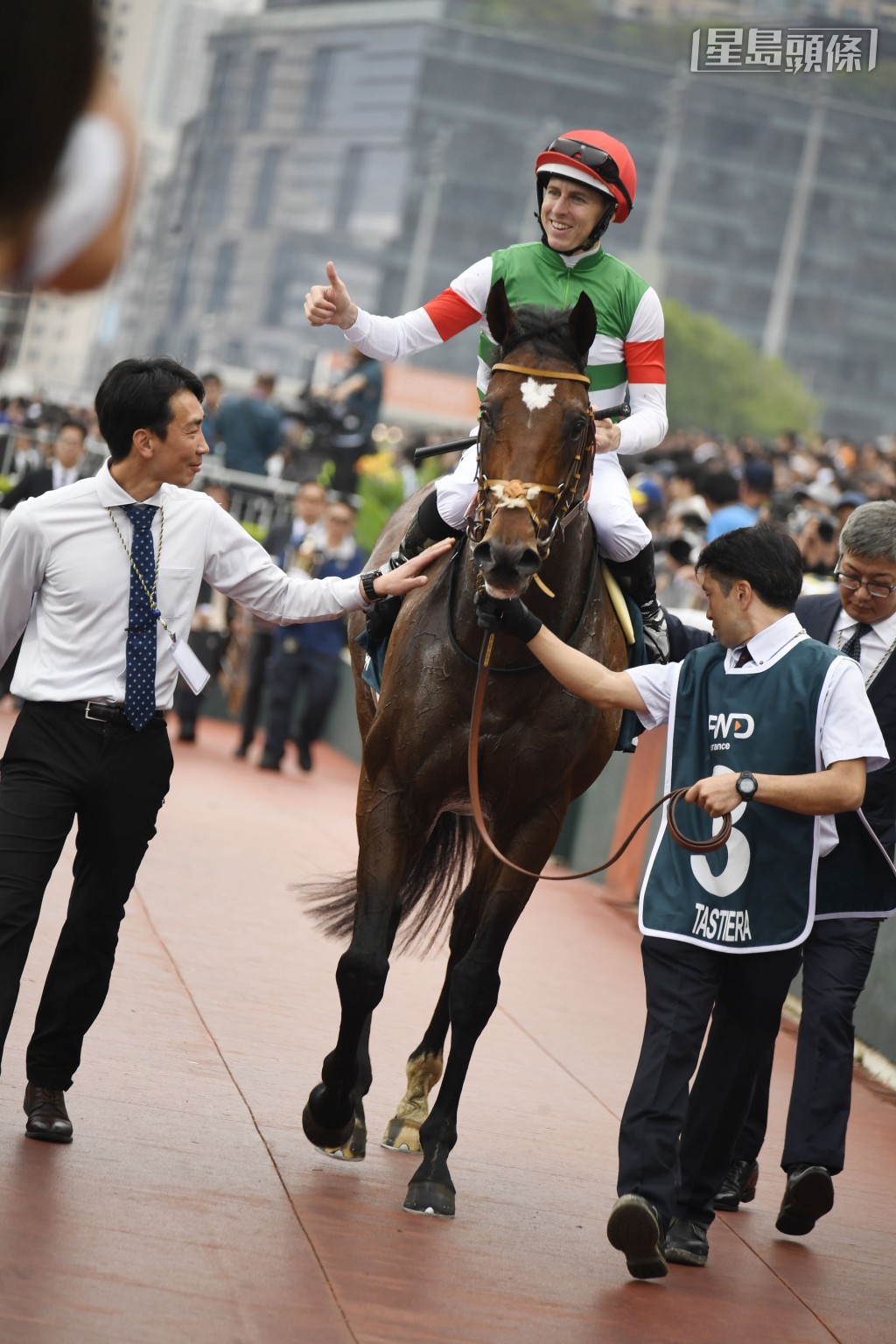 「鍵琴高奏」服役以來上陣十四次，取得四冠三亞一季佳績，更於二三年成為全年最佳雄馬。