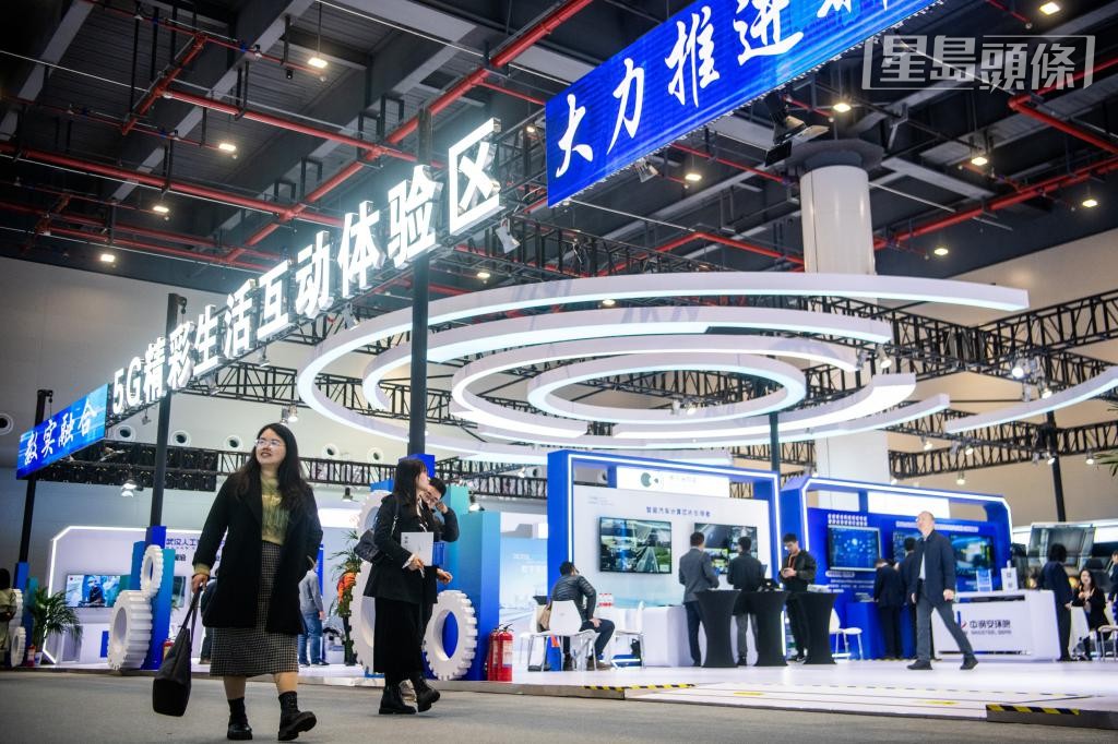 2023中国5G+工业互联网大会刚于11月20日于武汉举行,展示5G技术应用于工业的成果,足见5G技术应用广泛。 2023中国5G+工业互联网大会刚于11月20日于武汉举行,展示5G技术应用于工业的成果,足见5G技术应用广泛。