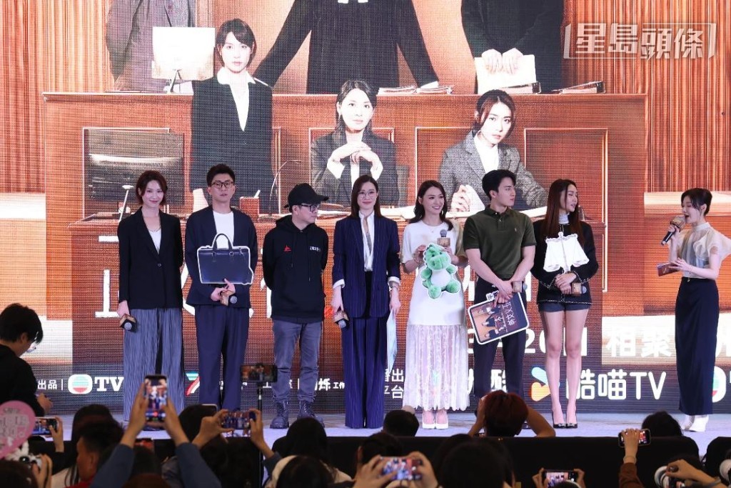 台上分享演出點滴。