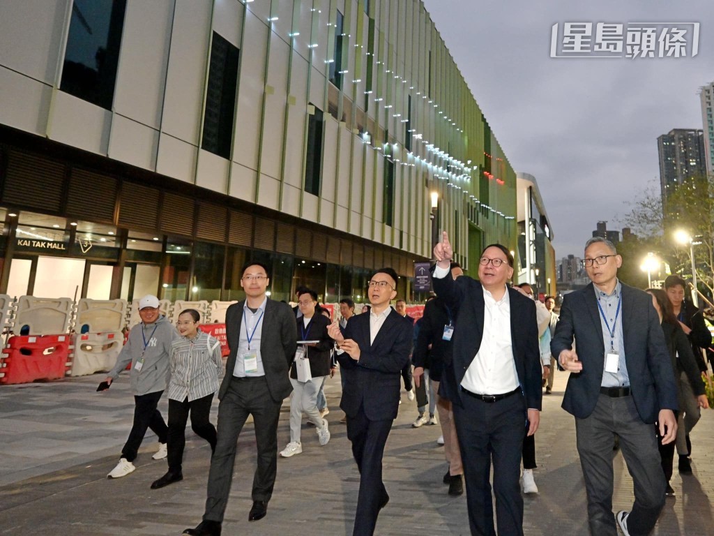 陳國基及卓孝業等到場視察。 陳國基及卓孝業等到場視察。