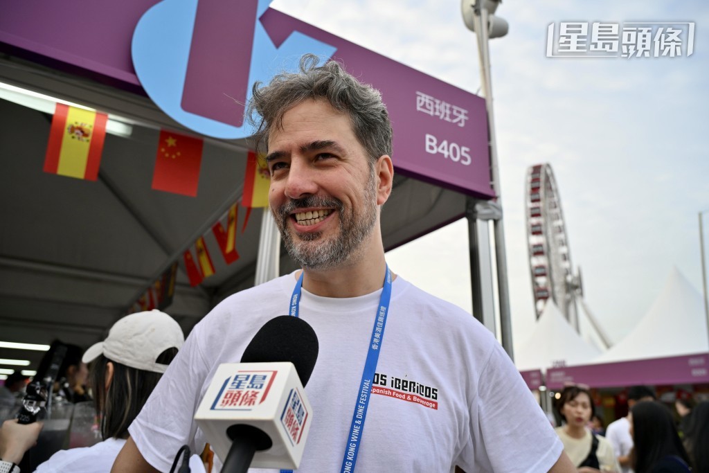 來自西班牙的檔主Borja Sanchez表示,活動延長至午夜,加上適逢萬聖節,會吸引更多年輕人、家庭客入場。 來自西班牙的檔主Borja Sanchez表示,活動延長至午夜,加上適逢萬聖節,會吸引更多年輕人、家庭客入場。