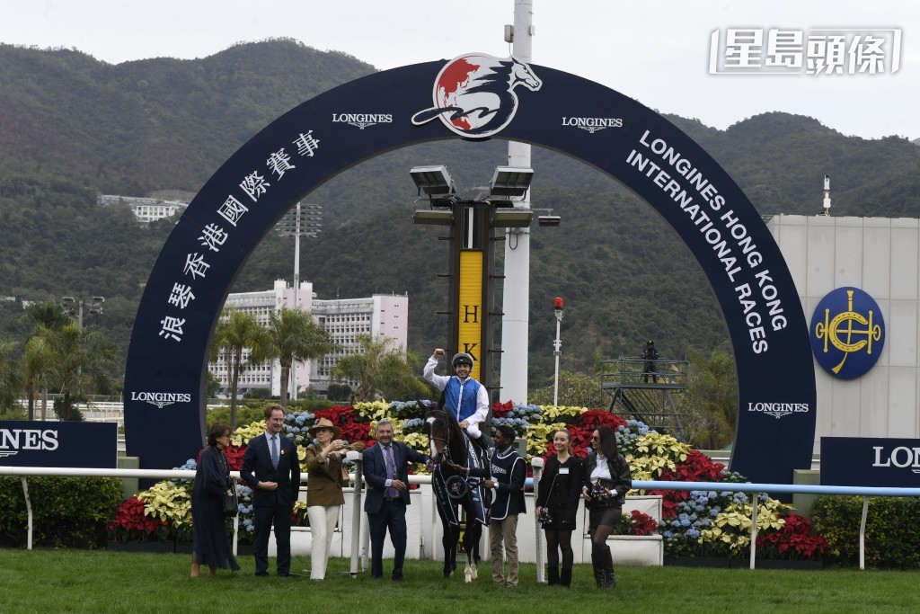 练马师费伯华表示「同工之妙」踏入五岁仍有进步，将视乎其在女皇杯表现和赛后状态，再决定未来部署，不排除七月到英国出战英皇锦标。