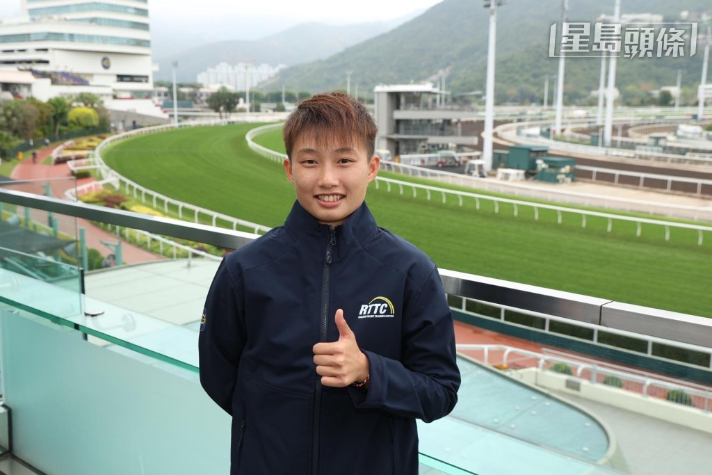 姚廄見習騎師袁幸堯 (圖) 將在下月一日開始在港策騎，馬會安排她今早初次會見傳媒。