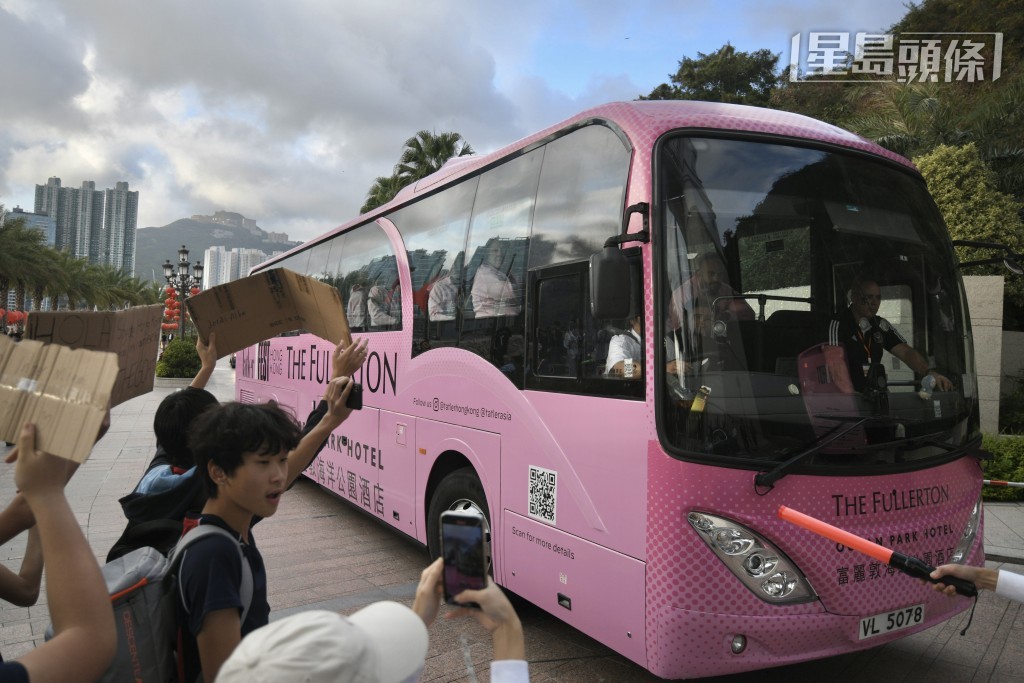 國際邁亞密球員乘坐的大巴抵達酒店。陳浩元攝