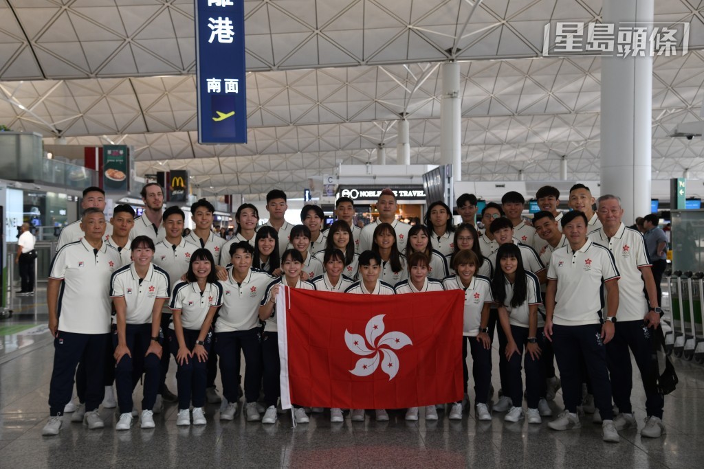 中國香港代表團出發前往杭州。（何健勇攝）