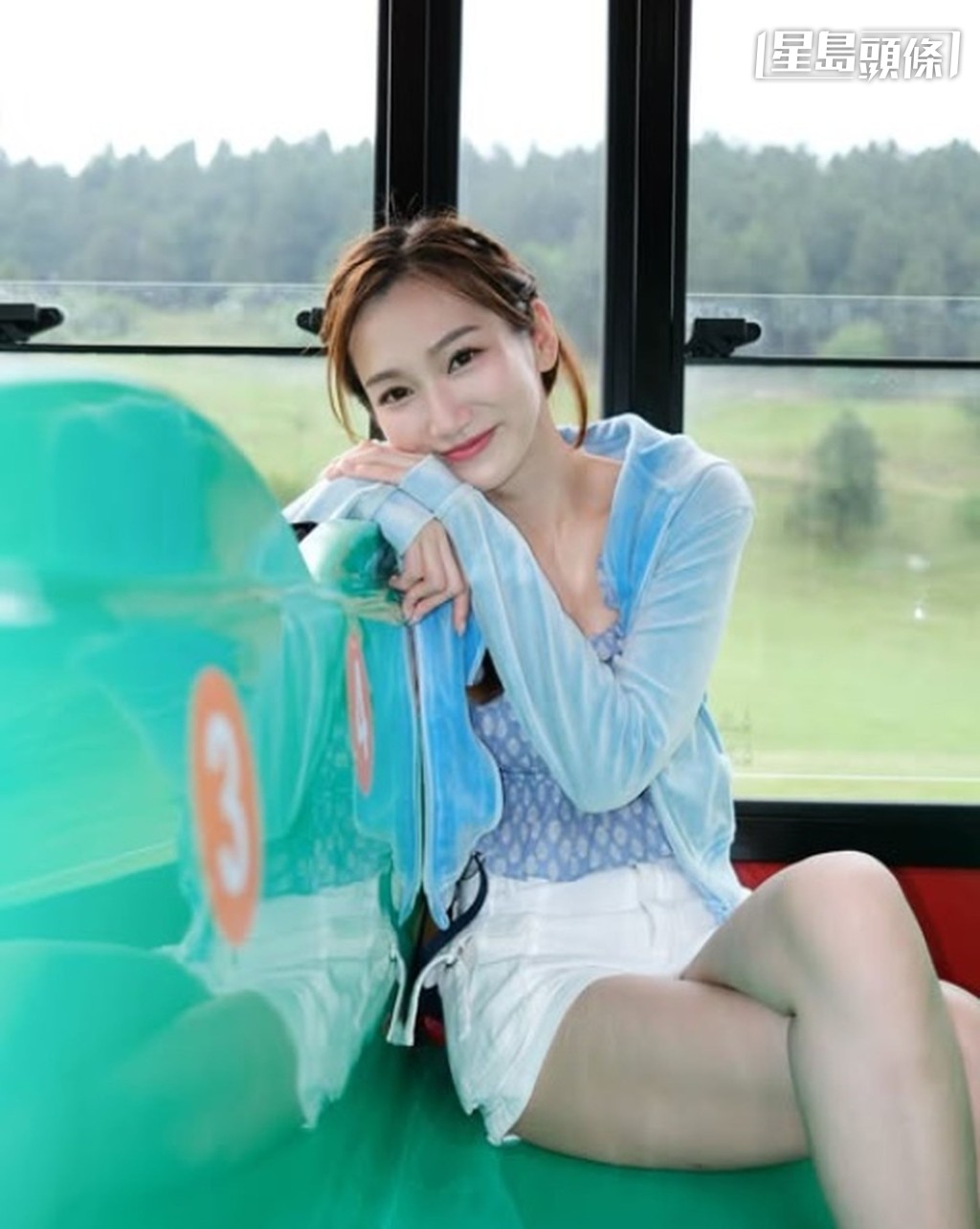 港姐出身的王嘉慧,是《东张西望》主持之一。 港姐出身的王嘉慧,是《东张西望》主持之一。