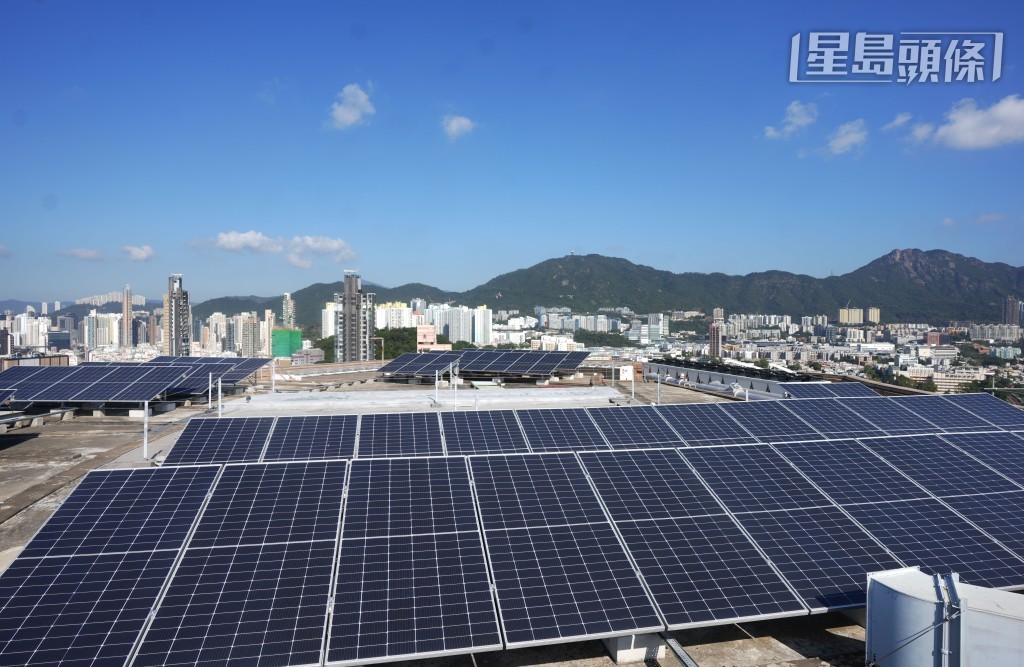 本港不少場地亦正舖設太陽能網,業界指香港可能受惠於東南亞四國「降價出口」契機。(資料圖片) 本港不少場地亦正舖設太陽能網,業界指香港可能受惠於東南亞四國「降價出口」契機。(資料圖片)
