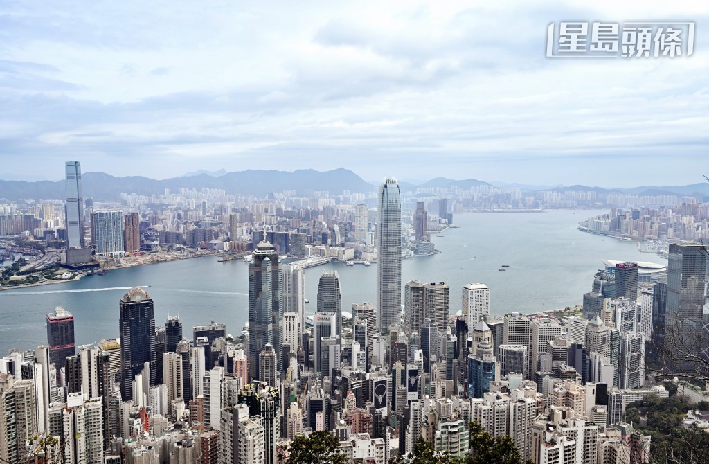 新一份《施政報告》周三出爐,樓市及土地房屋政策備受市場關注。 新一份《施政報告》周三出爐,樓市及土地房屋政策備受市場關注。