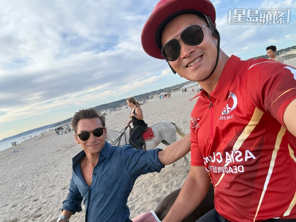 左邊:巴度 右邊:馬主黎嘉豪 相片來源:馬主黎嘉豪提供 左邊:巴度 右邊:馬主黎嘉豪 相片來源:馬主黎嘉豪提供
