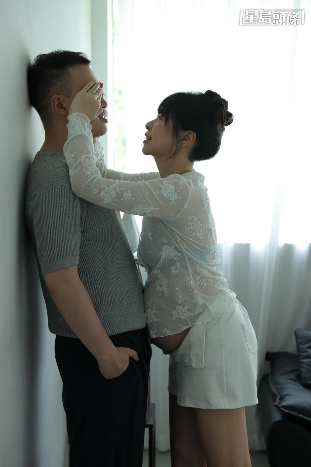 蒋嘉琦和本报记者分享和丈夫甜蜜相片,二人笑容灿烂,非常温馨甜蜜。相片来源:蒋嘉琦提供 蒋嘉琦和本报记者分享和丈夫甜蜜相片,二人笑容灿烂,非常温馨甜蜜。相片来源:蒋嘉琦提供