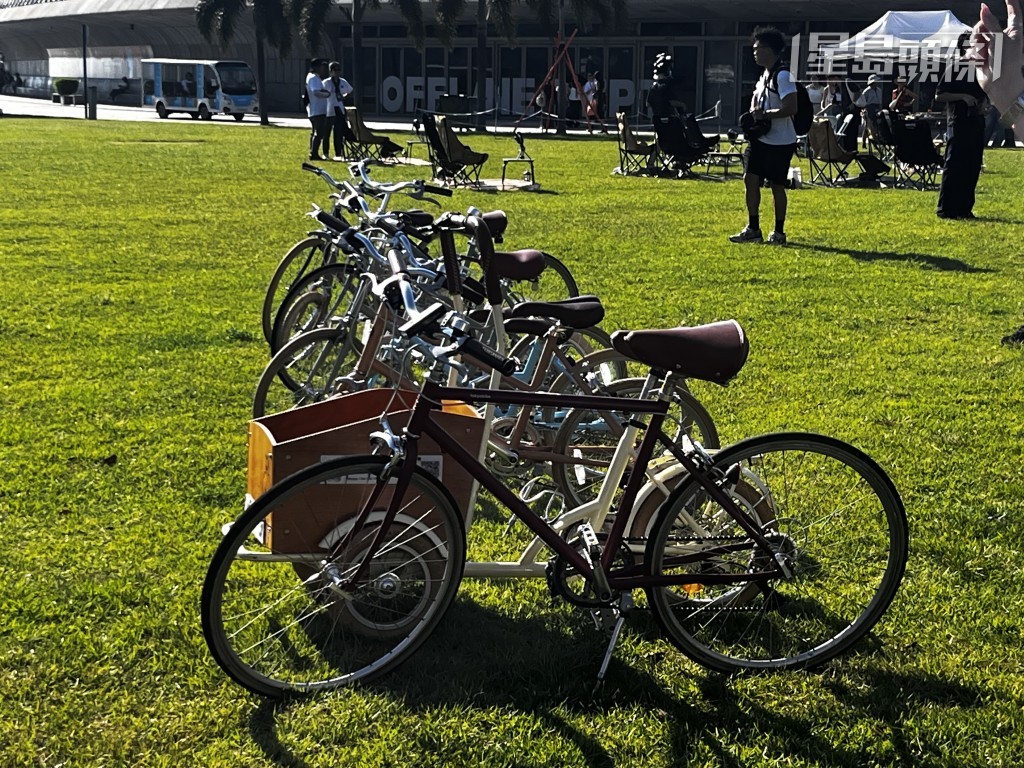 西九聯同園區租戶生活單車品牌推出期間限定「Bike & Picnic Pass 單車野餐套票」,套票包括單車及野餐用品租借。 西九聯同園區租戶生活單車品牌推出期間限定「Bike & Picnic Pass 單車野餐套票」,套票包括單車及野餐用品租借。