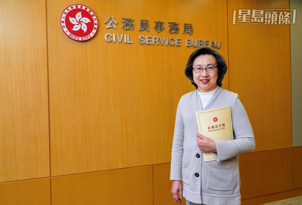  楊何蓓茵表示，當局在多方面培訓上都滲入國家安全的元素，又不定時舉辦講座，向公務員講解最新的國際形勢。