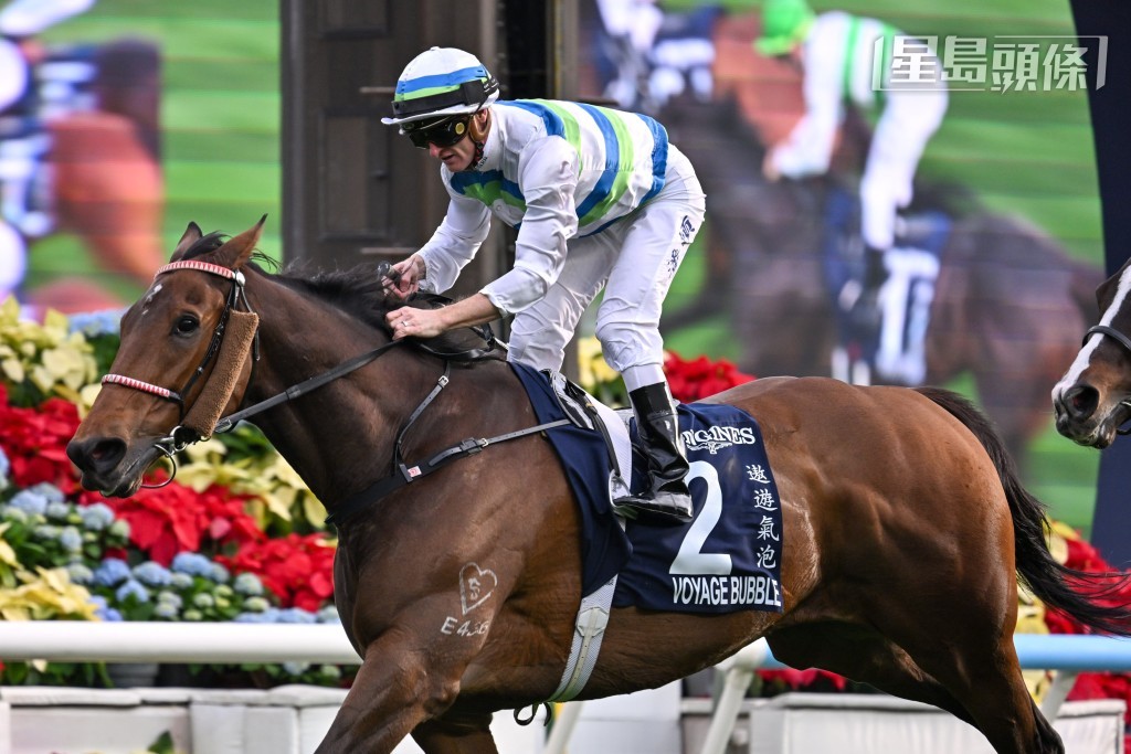 「遨遊氣泡」揚威一級賽浪琴香港一哩錦標,摘下第六項一級賽冠軍。 「遨遊氣泡」揚威一級賽浪琴香港一哩錦標,摘下第六項一級賽冠軍。