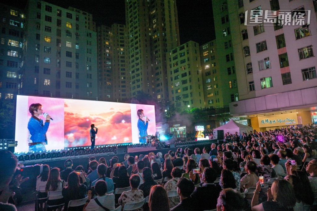 大批德福街坊到場支持,氣氛熱鬧。 大批德福街坊到場支持,氣氛熱鬧。