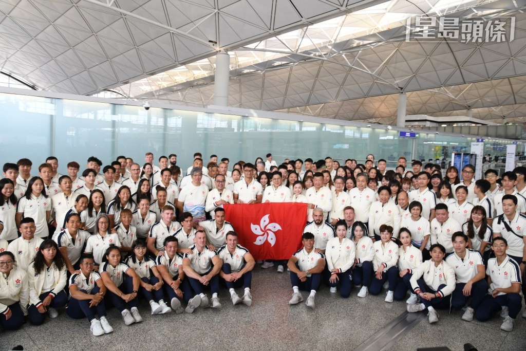 中國香港代表團出發前往杭州。（何健勇攝）