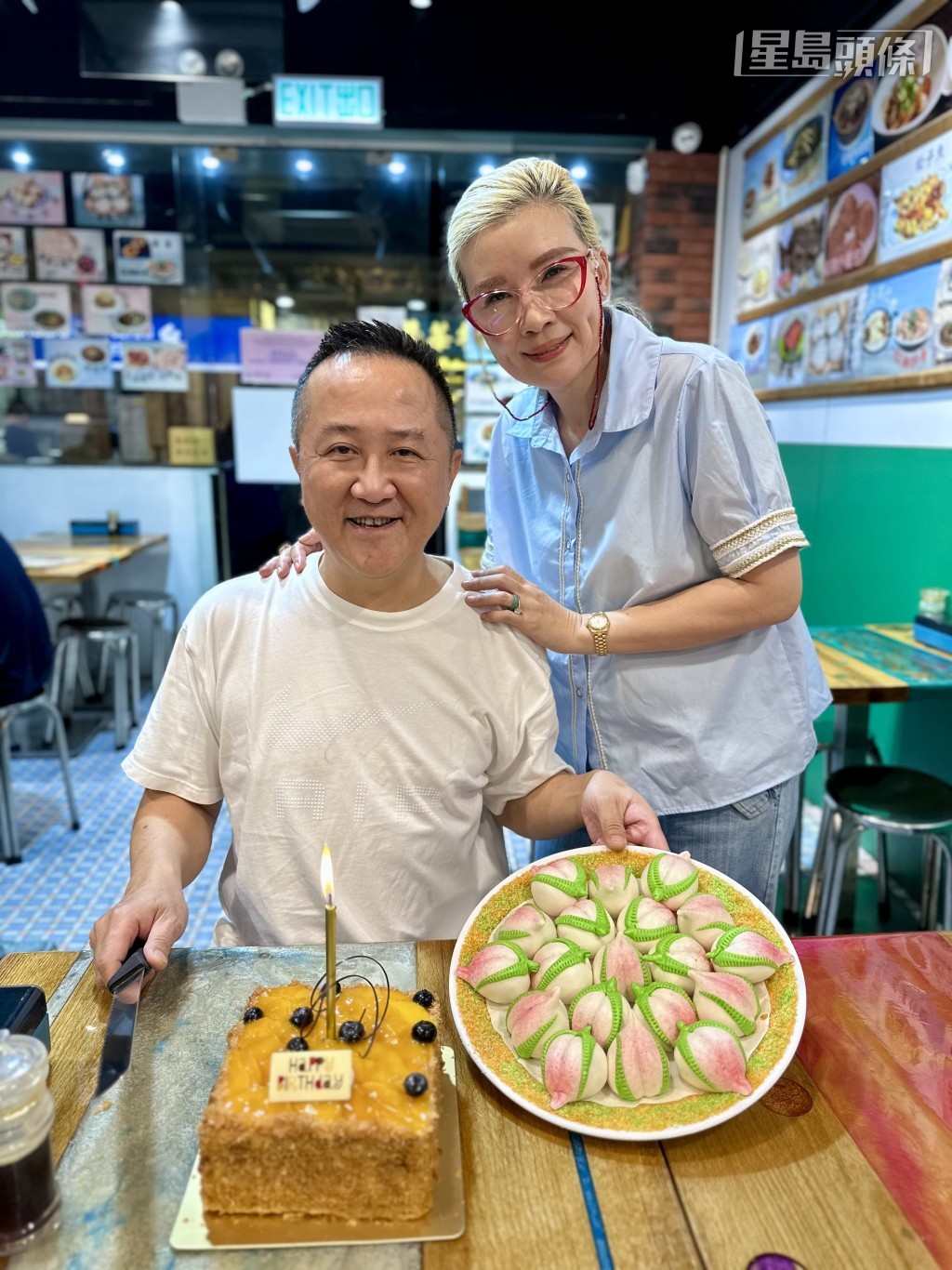 李易達的太太Rainbow於剛周二為丈夫提前慶祝生日，炮製驚喜，令達哥很開心和感動。