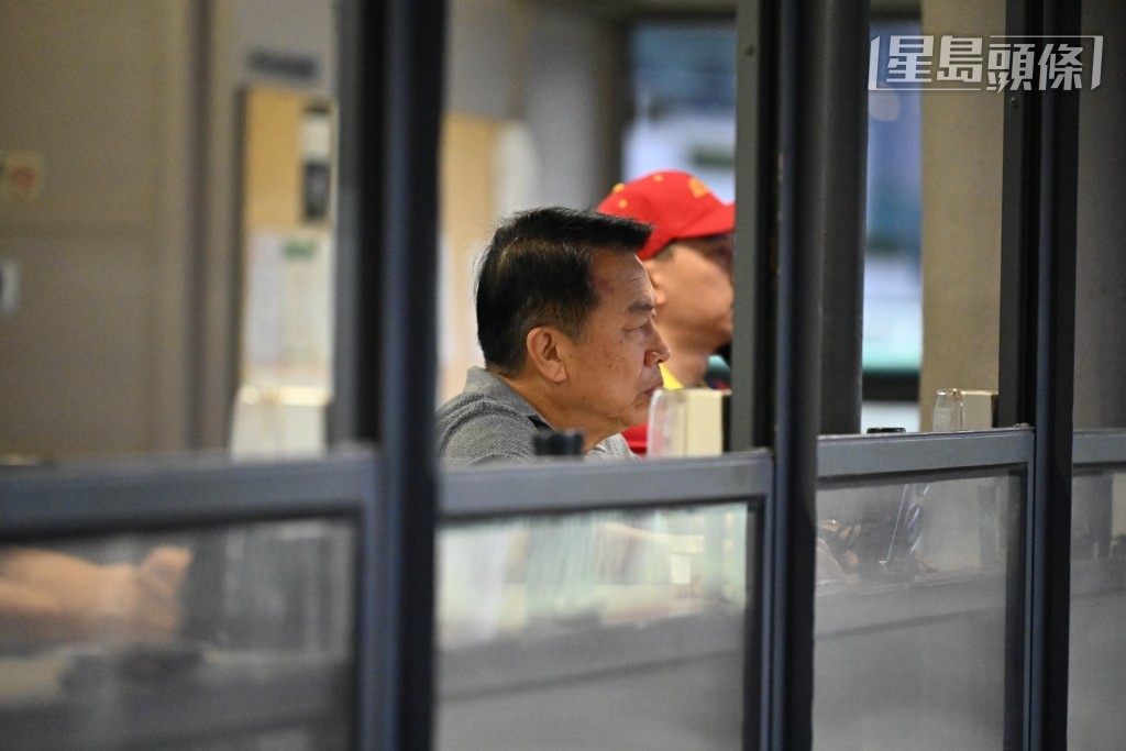 「明德辉煌」今早加课操练时,姚本辉十分紧张地吼实,重视之情不言而喻,马儿今场转场出击,力争好成绩。 「明德辉煌」今早加课操练时,姚本辉十分紧张地吼实,重视之情不言而喻,马儿今场转场出击,力争好成绩。