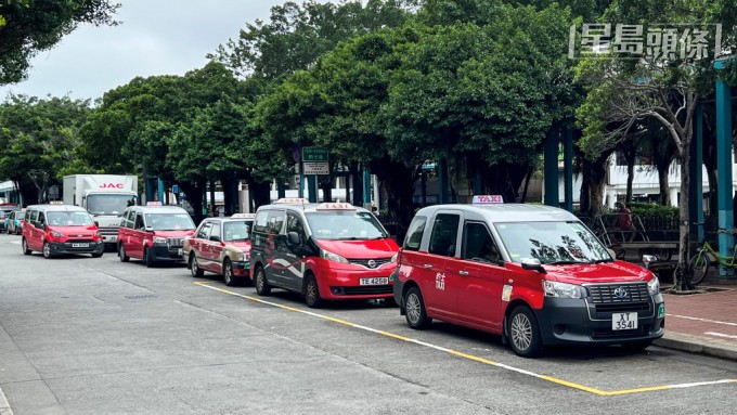 政府近年力推電動的士，但市場換車速度緩慢，純電動的士佔整體比例更少於1%。資料圖片