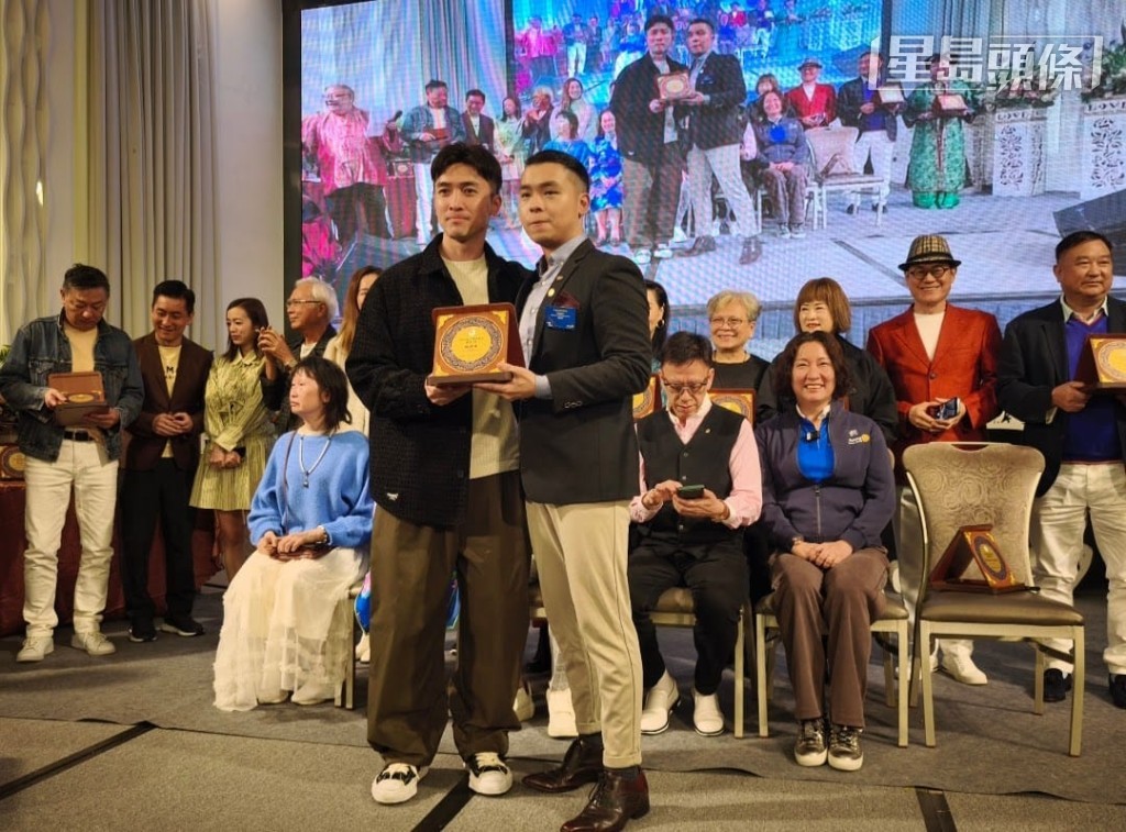 壹善之家在剛周末（三月七日）在啟德郵輪碼頭舉行2026馬年敬老素宴，張敬山全力支持，宴開六十八席，張生用了六個月籌備齋宴工作，可惜當天他抱恙，由兒子張立人 (左) 主持大局。