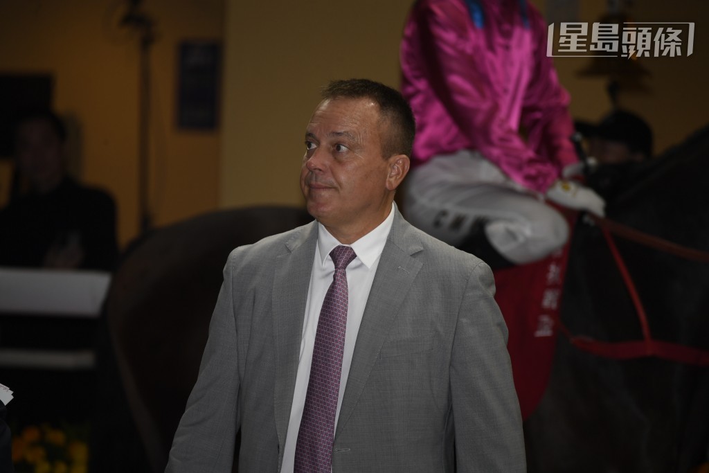 方嘉柏表示：「我非常高兴这件事（莫雷拉回港策骑）即将成真。他将于4月首周开始上阵，而能够邀得他重回这里策骑，对香港赛马来说实在是个好消息。我非常高兴他会担任我的马房主帅。」