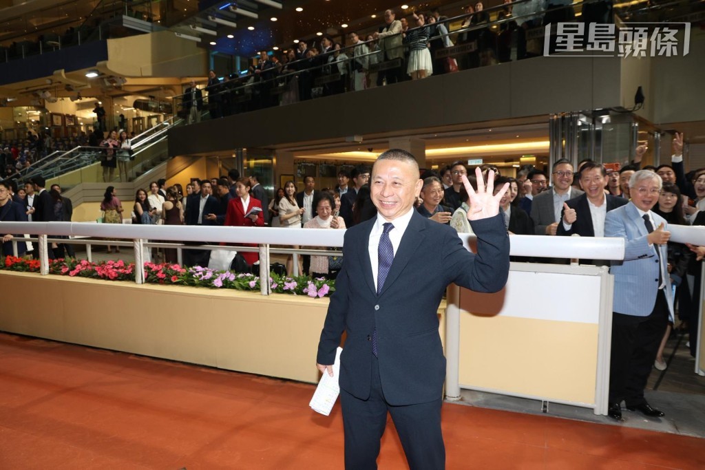 昨晚谷草夜賽，沈集成豪奪四W，季內頭馬數字升至四十一場，暫時只落後榜首方嘉柏兩W排第三位。