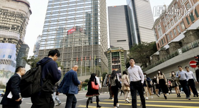 政府於2022年底推出高端人才通行證計劃,截至今年10月底已批出接近8萬5千宗申請。資料圖片 政府於2022年底推出高端人才通行證計劃,截至今年10月底已批出接近8萬5千宗申請。資料圖片