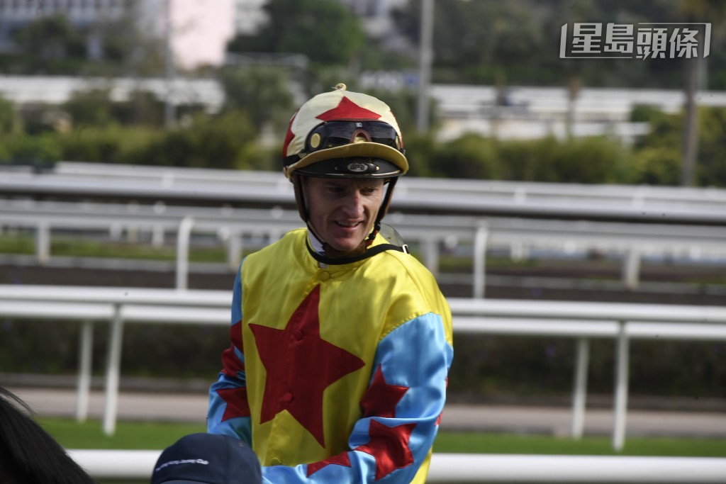 潘顿当日还会为多匹牌面马主辔，如三冠长途王「遨游气泡」、「光年魅力」、「弦力宝」、「白鹭金刚」、「大众福星」、「桃花开」、「有情有义」。