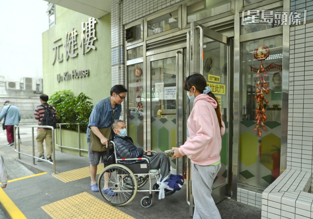 當局指院舍輸入護理員特別計劃運作順暢。資料圖片 當局指院舍輸入護理員特別計劃運作順暢。資料圖片