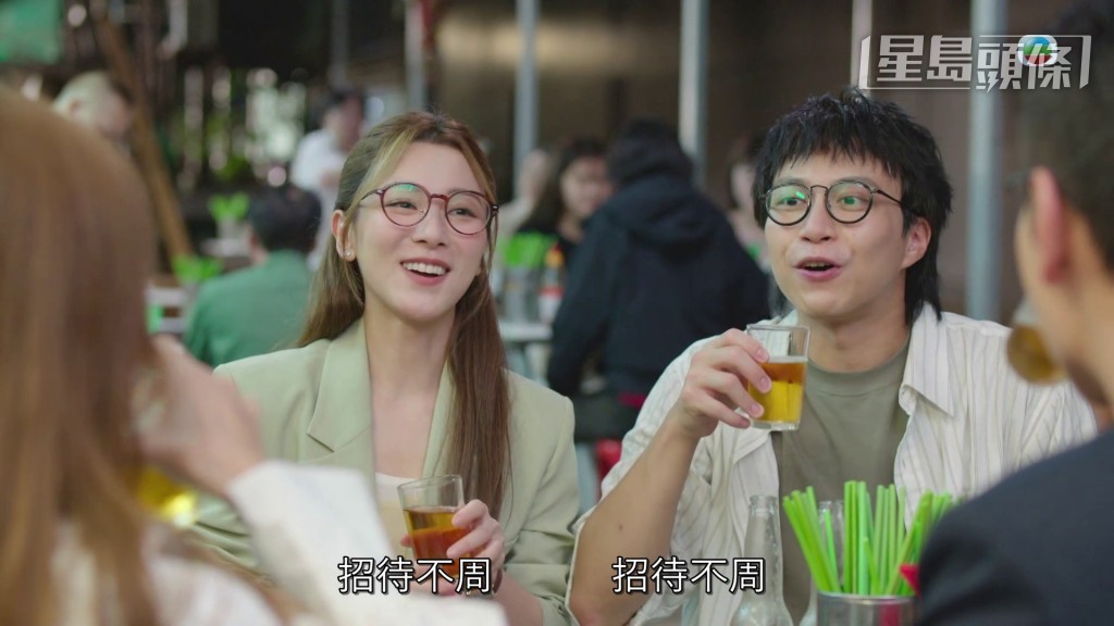 劉艷(王敏奕飾)與PM馬家明(吳業坤飾)這對「喜感CP」奉子成婚。 劉艷(王敏奕飾)與PM馬家明(吳業坤飾)這對「喜感CP」奉子成婚。