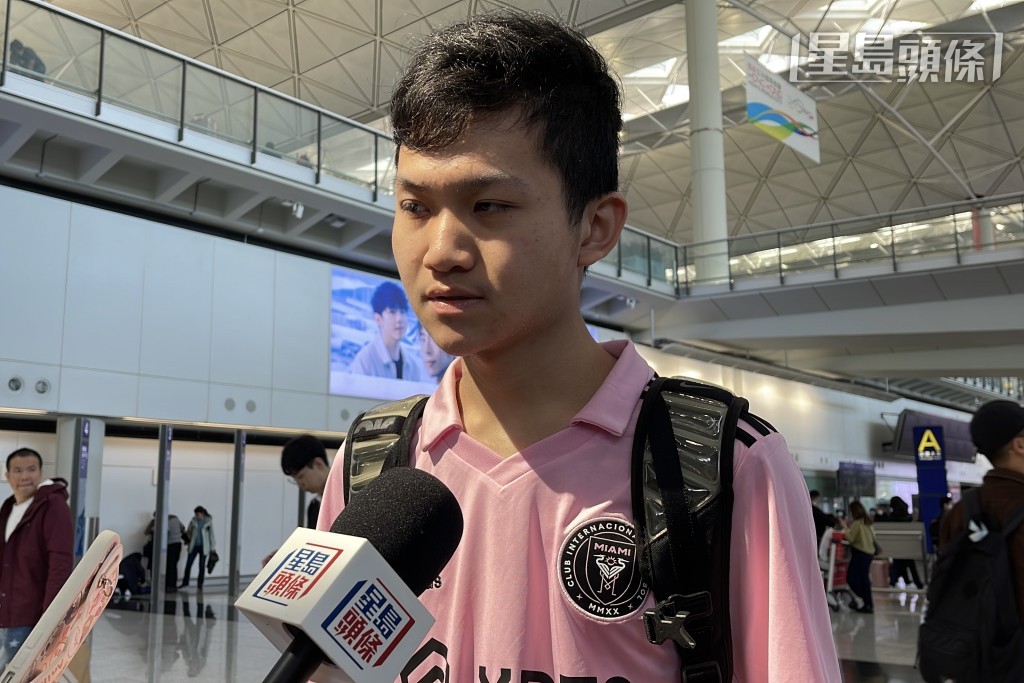 19歲的吳同學今日9點就到達機場。陳浩元攝