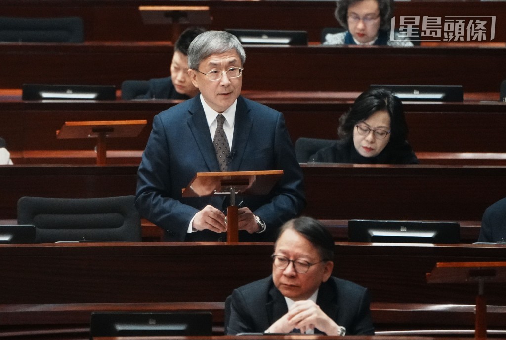 卓永興指政府推「守望同行計劃」支援喪親家庭，目前已接觸130戶。