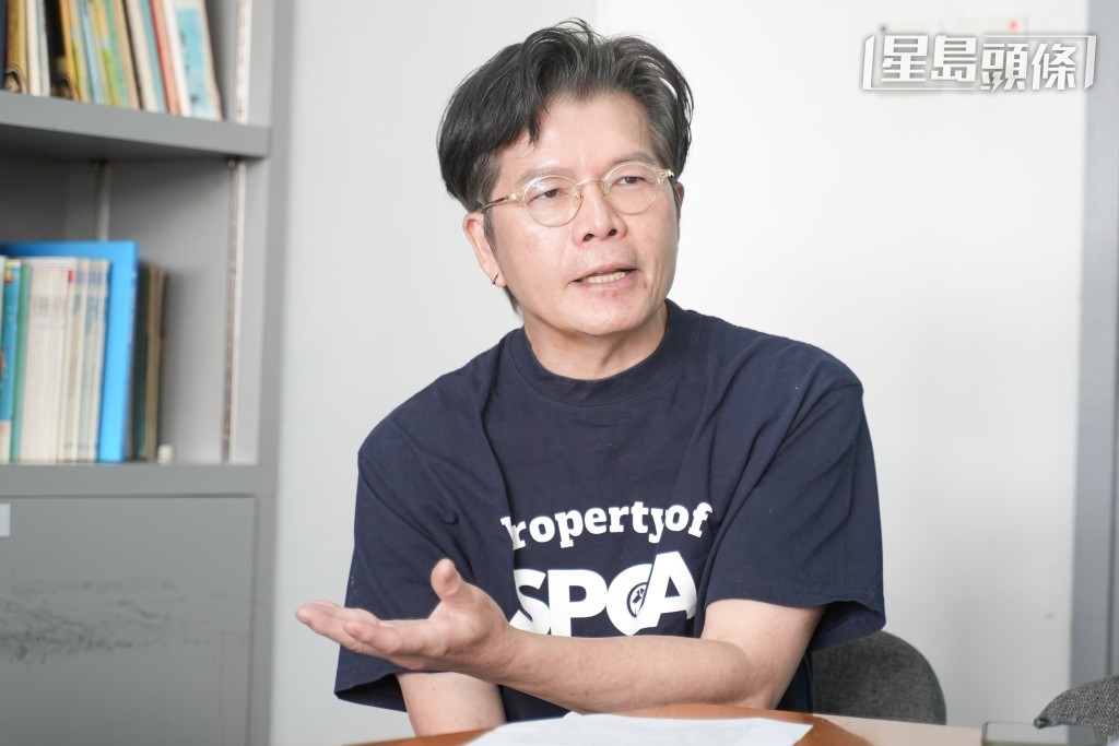 連俊雄提醒餐廳負責人及職員，狗隻或會借排泄物作標記「霸地盤」，「若地下是地氊，要留意如何清潔」。