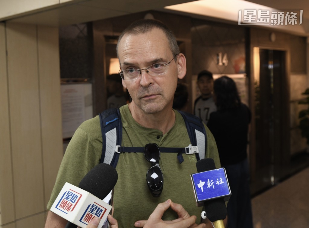 Steve Hart稱,希望拿到「回鄉證」後可以享受快速通關,去更北的地方旅遊。何君健攝 Steve Hart稱,希望拿到「回鄉證」後可以享受快速通關,去更北的地方旅遊。何君健攝
