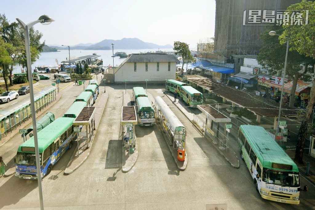 运输署表示，截至本月6日，约有205名输入司机已抵港，并正进行驾驶训练、就读职前课程及参加驾驶考试。 资料图片