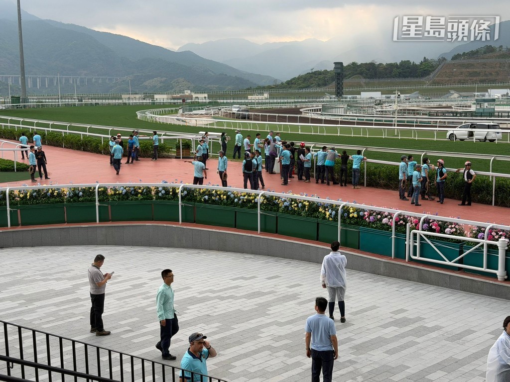 马会从化马场将由本年十月起举办常规赛事，从化马场的地标性看台、马匹亮相圈等各项设施已经竣工，各方都为十月的常规赛事做好完善的准备。相片及短片截图：叶楚航ig