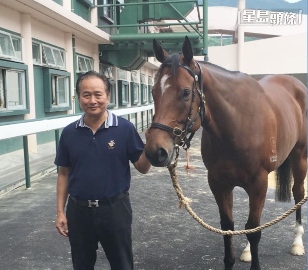  「威力」系馬主曾炳威 (圖) 養馬資歷甚深，其四名子女皆為馬主，一家人十分支持賽馬運動。