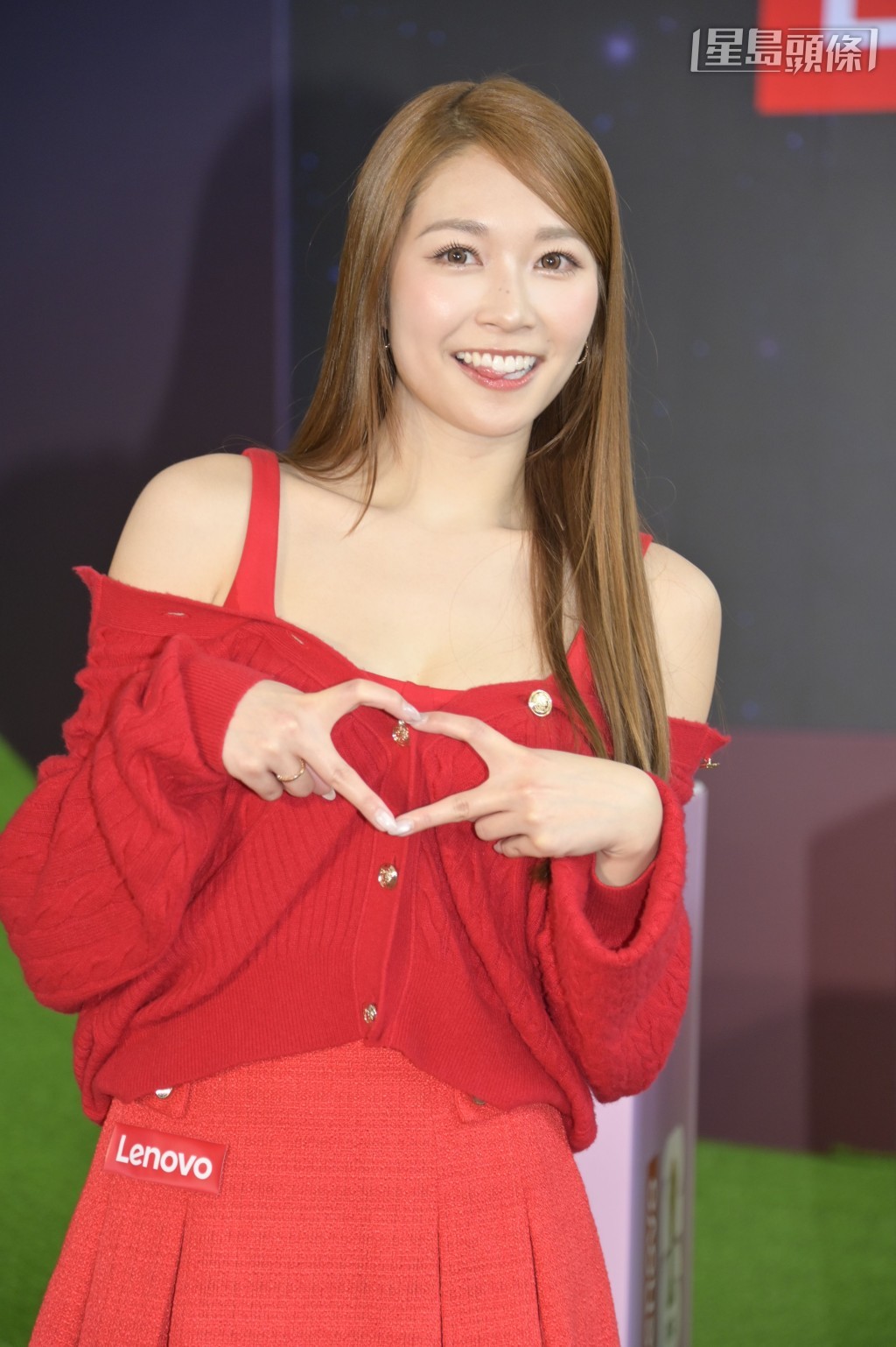 Yanny正學習游泳。