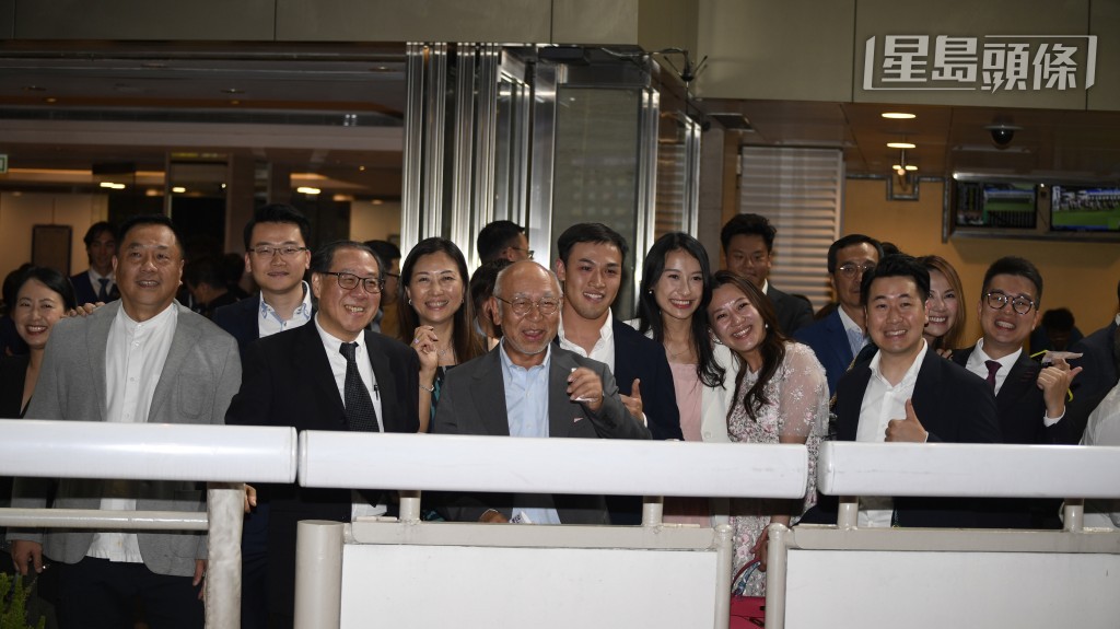 「電訊」系馬主兄弟班經常入場支持愛駒。