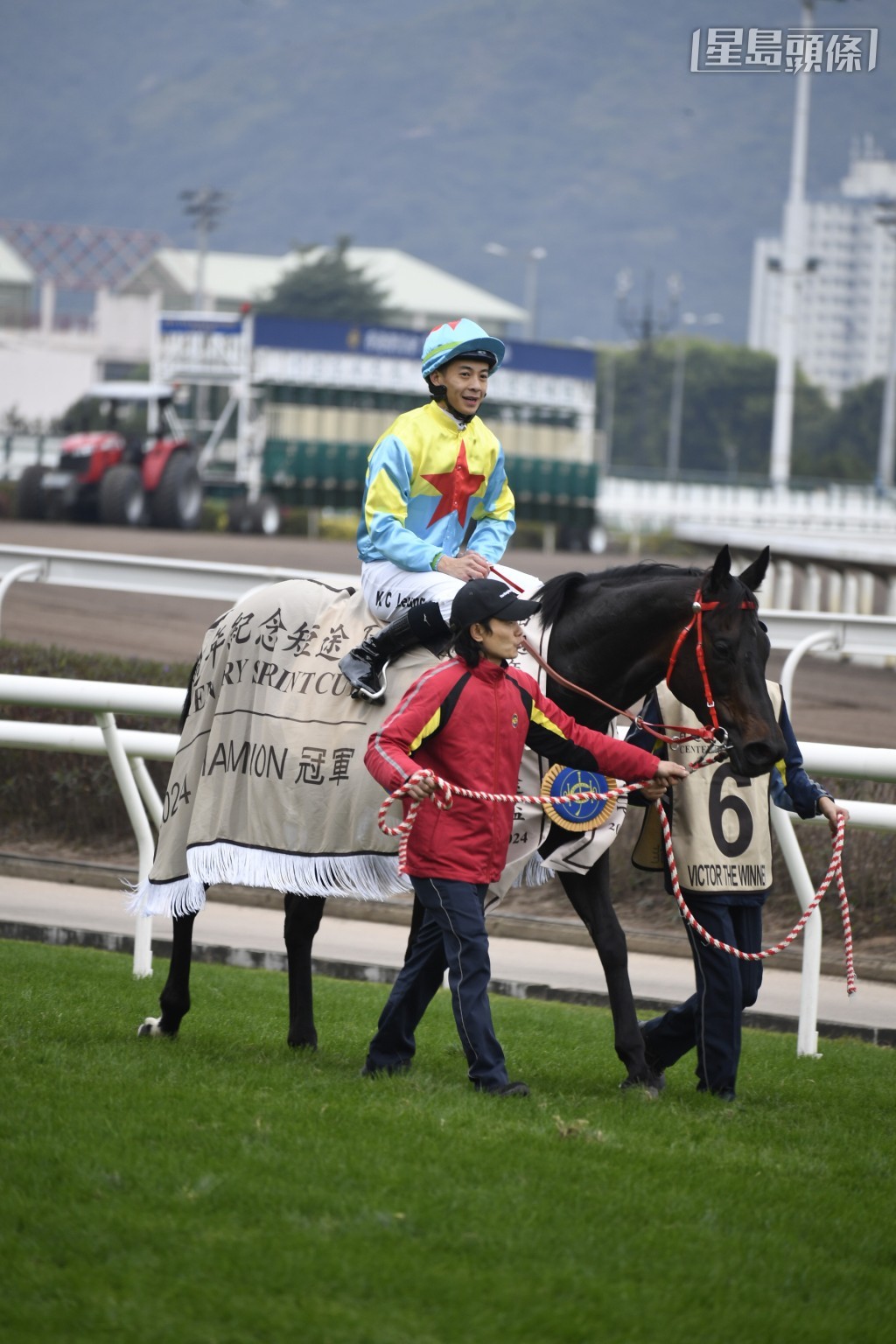「維港智能」配梁家俊勝出百周年紀念短途盃。